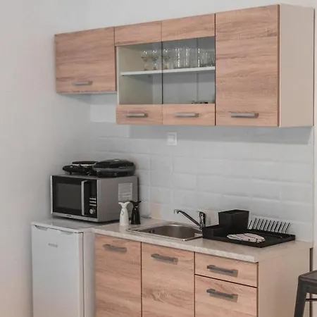 L&c Suites - L * Edessa
